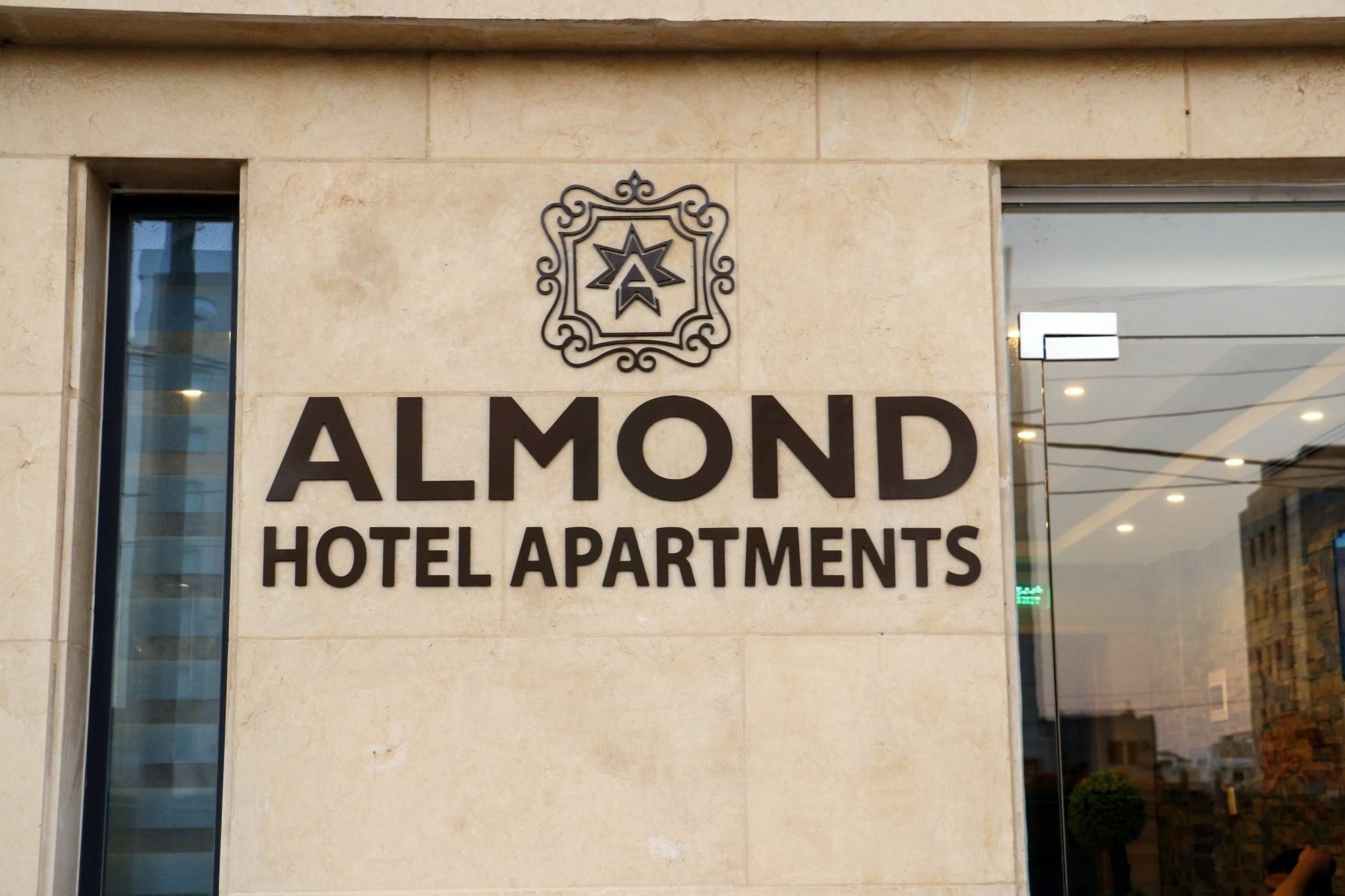 Almond Hotel Apartments Amman Bagian luar foto